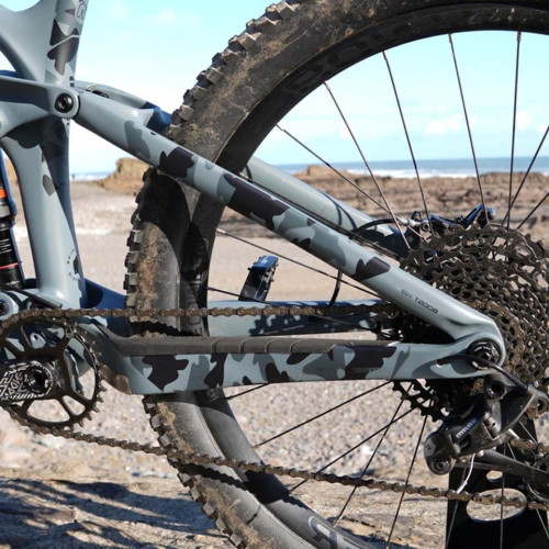 Sada ocharanných samolepek na zadní stavbu MUCKYNUTZ Stay Skinz Camouflage matná